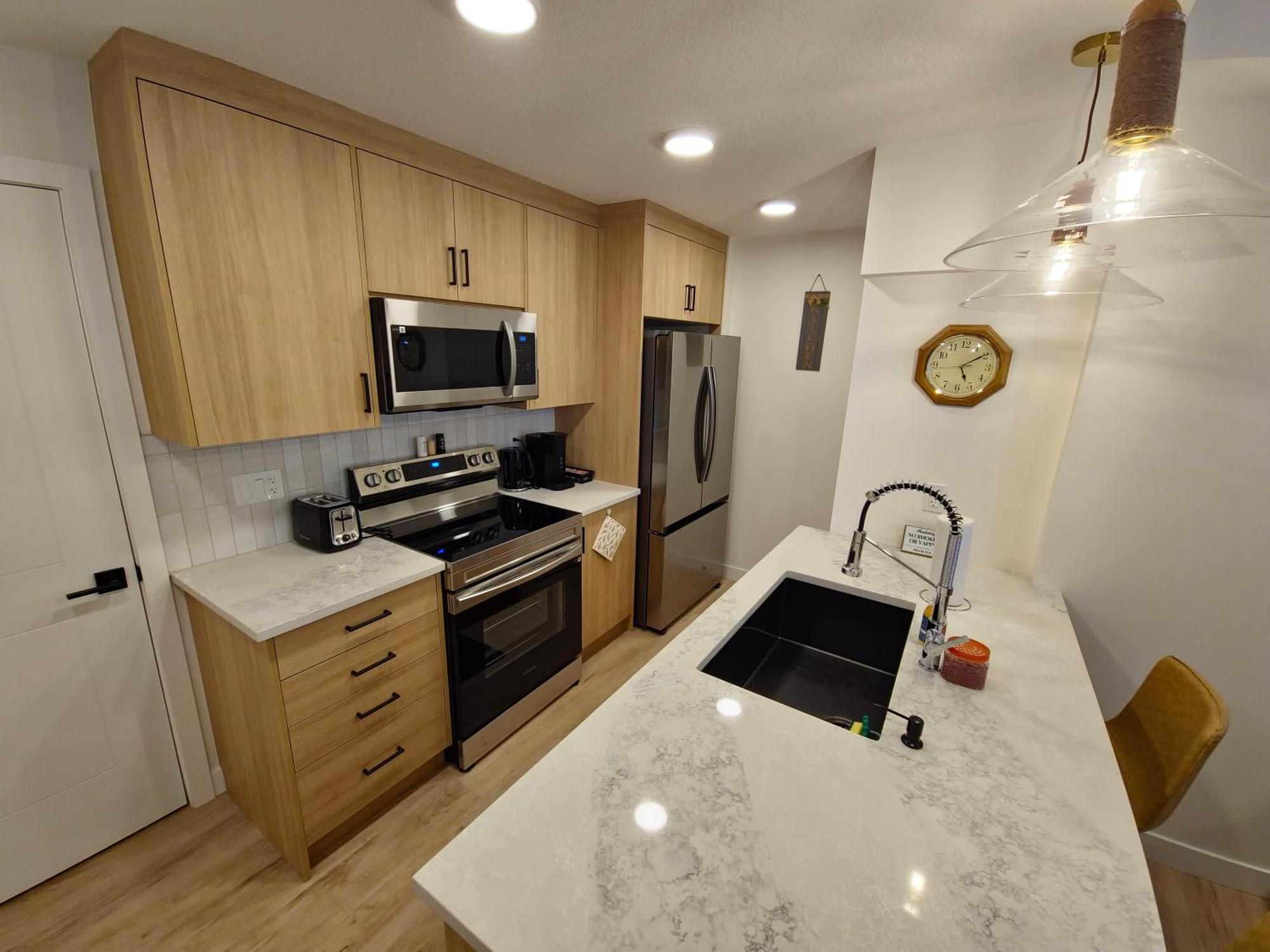 Apartment A Stylish 2 Bdr With A Blend Of Cozy And Peace! Calgary