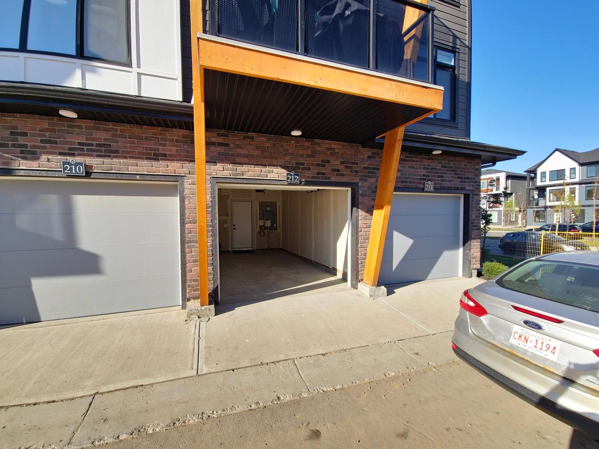 A Stylish 2 Bdr With A Blend Of Cozy And Peace! Apartment