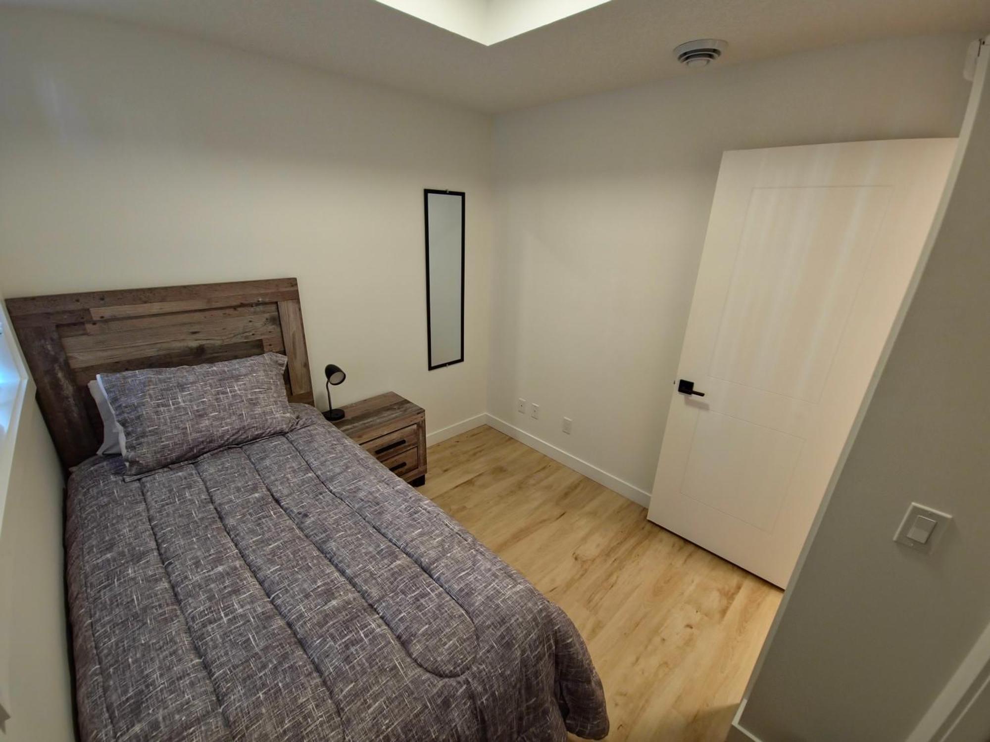 A Stylish 2 Bdr With A Blend Of Cozy And Peace! *