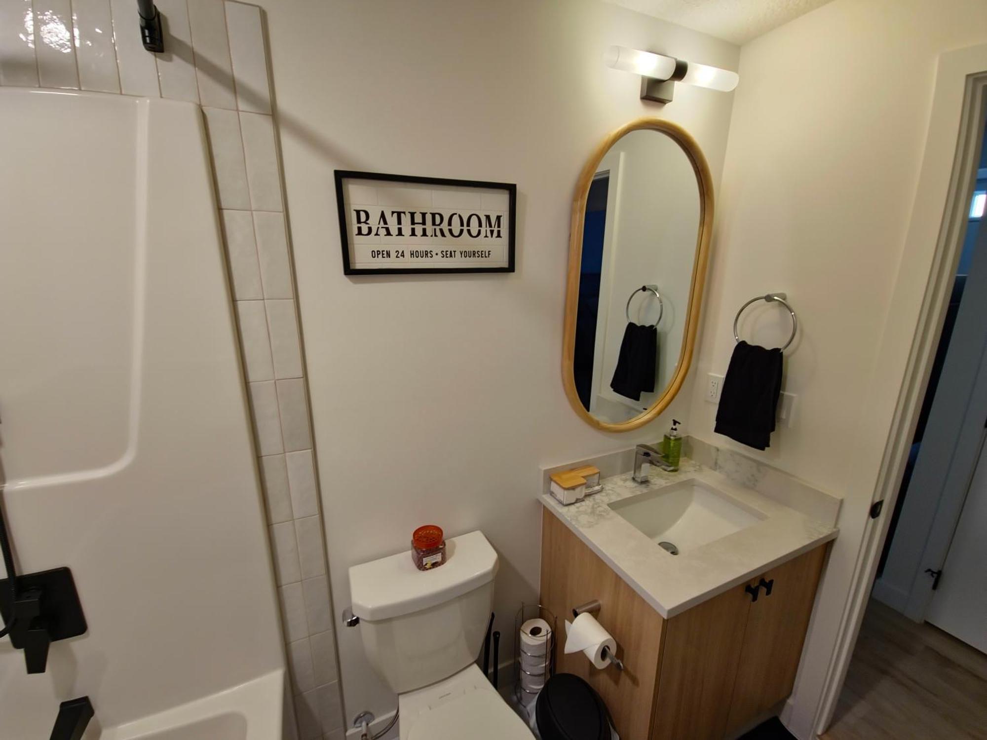 A Stylish 2 Bdr With A Blend Of Cozy And Peace! * Calgary