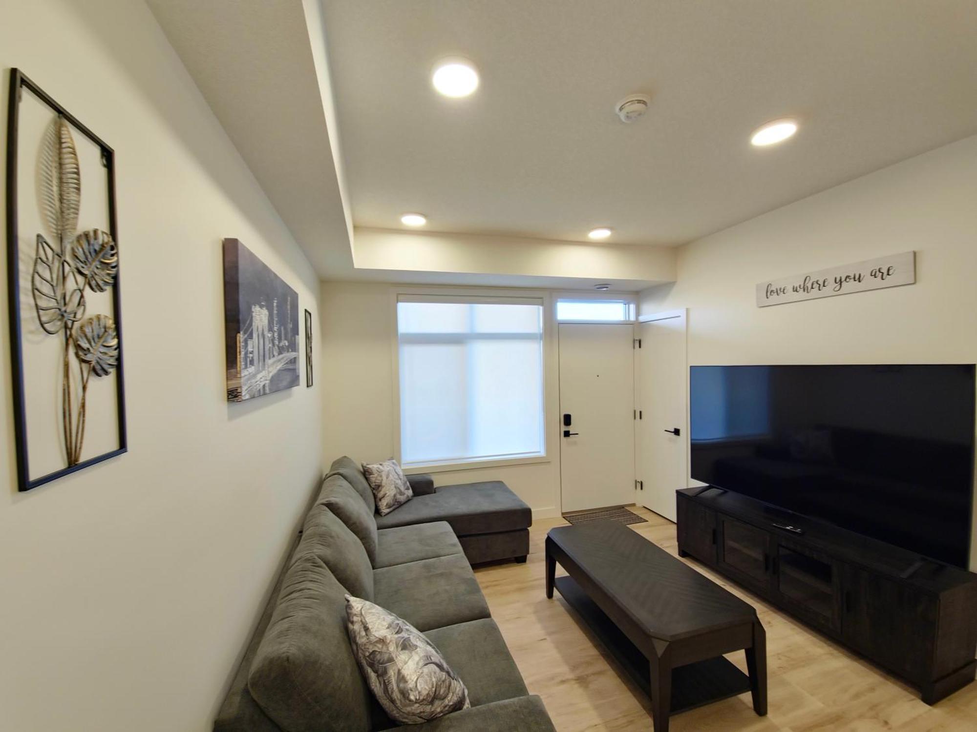 Apartment A Stylish 2 Bdr With A Blend Of Cozy And Peace! Calgary